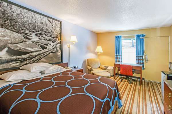 Super 8 by Wyndham Caryville TN - Caryville, TN