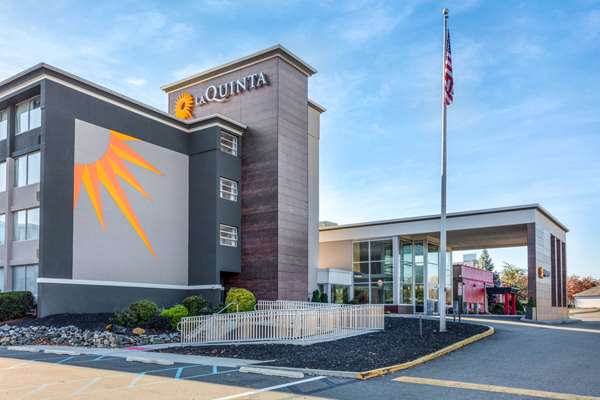 La Quinta Inn & Suites by Wyndham Clifton/Rutherford - Clifton, NJ