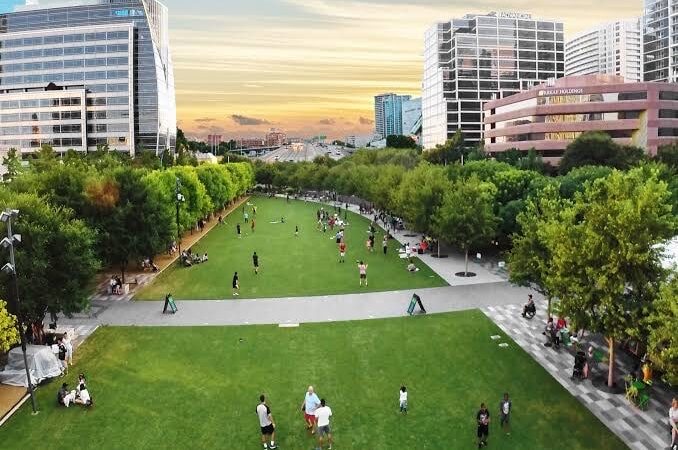 Klyde Warren Park - Dallas, TX