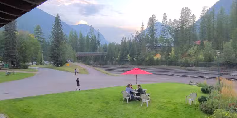 LOGE Glacier - Essex, MT