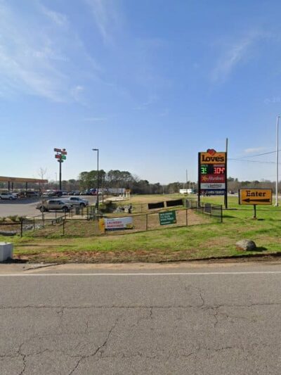 Dog Park at Love's Travel Stops - Eutaw, AL