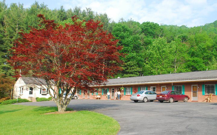 The RoseLoe Motel - Hot Springs, VA