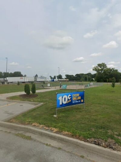 Dog Park at Love's Travel Stops - Ina, IL