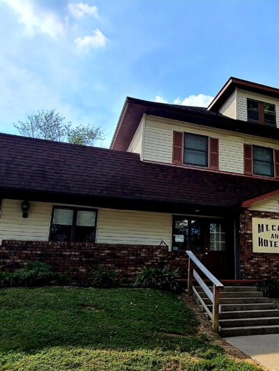 Mt Carmel Animal Hotel & Spa - Mt Carmel, IL