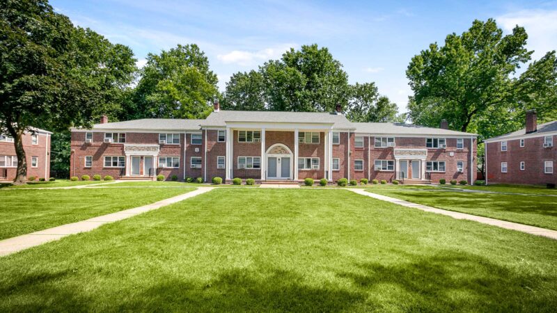 Hillside Village Apartments - Ridgefield, NJ