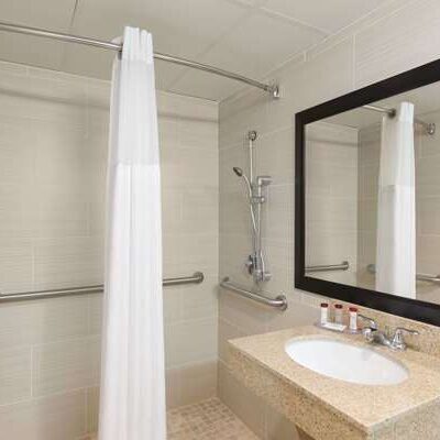 Ramada by Wyndham Rochelle Park Near Paramus - Rochelle Park, NJ
