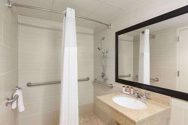 Ramada by Wyndham Rochelle Park Near Paramus - Rochelle Park, NJ