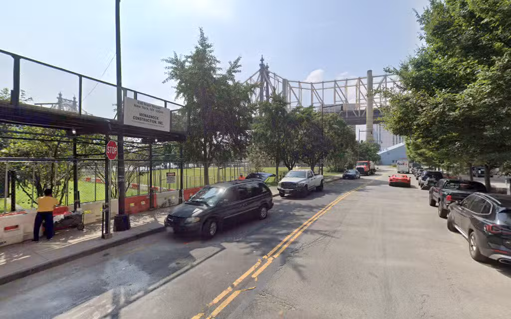 Southtown Dog Run - Roosevelt Island, NY