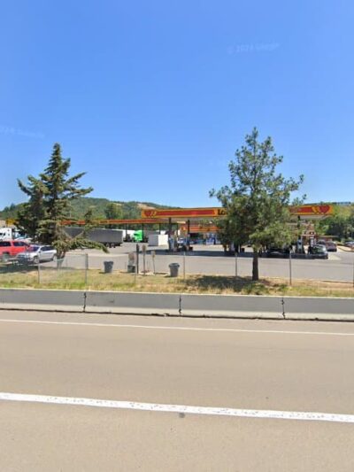 Dog Park at Love's Travel Stops - Roseburg, OR