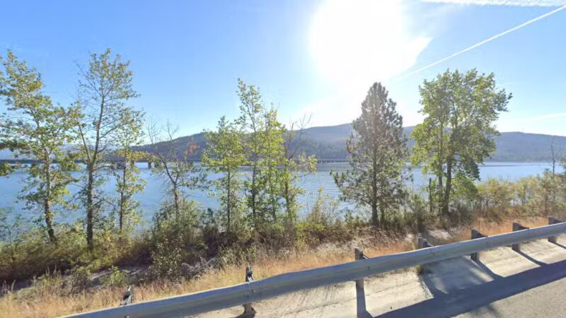 Dog beach winter walk - Sandpoint, ID