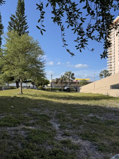 Winston Towers Dog Park - Sunny Isles Beach, FL