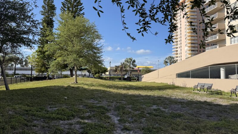 Winston Towers Dog Park - Sunny Isles Beach, FL