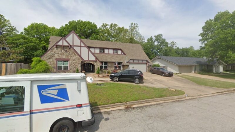 Huge Family & Dog Friendly South Tulsa Pool - Tulsa, OK