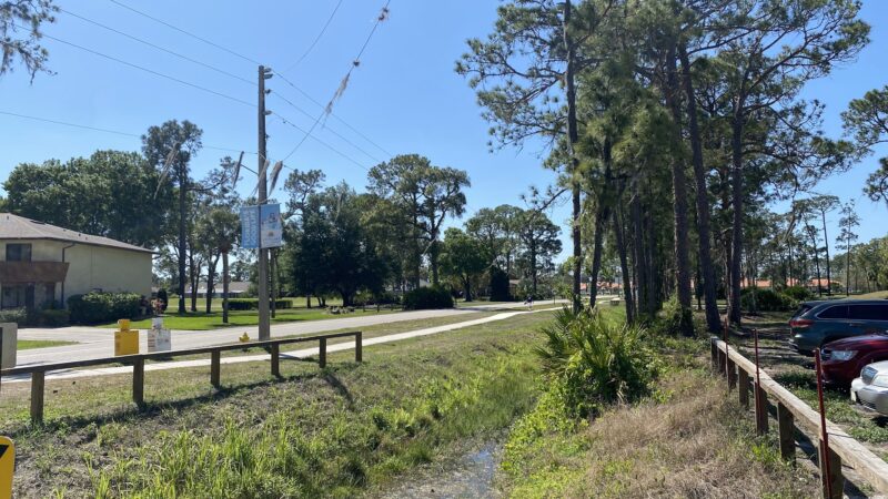 Sun 'N Lake Dog Park Parking - US, FL