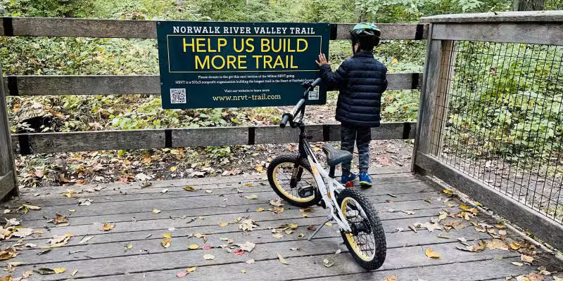 Norwalk River Valley Trail (Skunk Lane Entrance) - Wilton, CT
