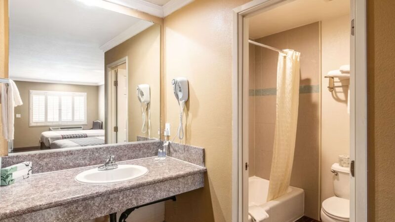 Rodeway Inn Artesia Cerritos - Artesia, CA