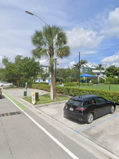 Beautiful dog park - Bay Harbor Islands, FL