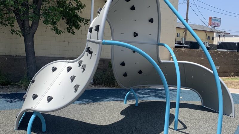 Robert R. Ovrom Park and Community Center - Burbank, CA