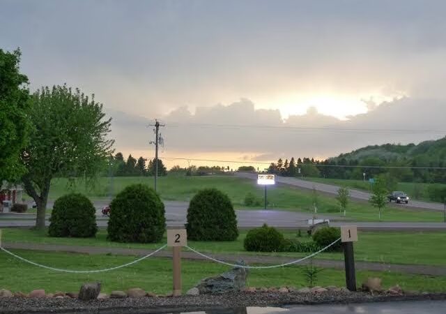 Country Villa Motel and Country Camping - Chippewa Falls, WI
