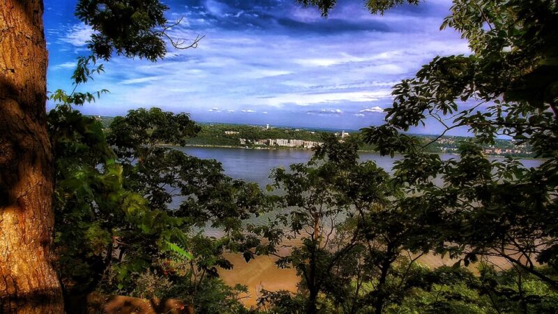 Rock Scramble Trail Head - Closter, NJ
