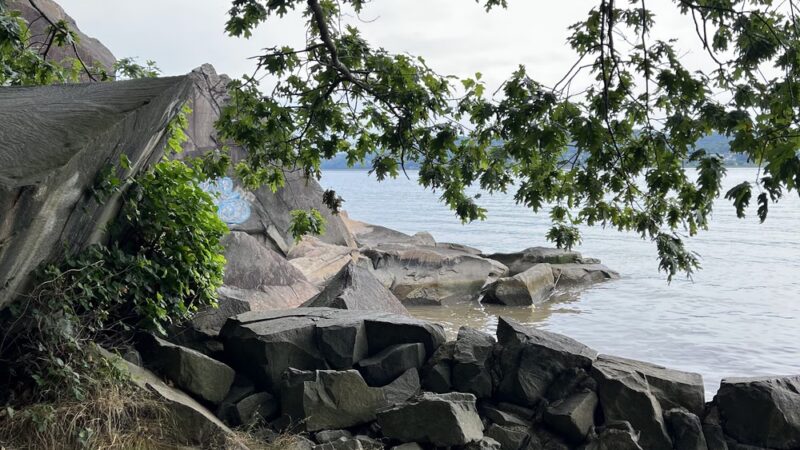 Rock Scramble Trail Head - Closter, NJ