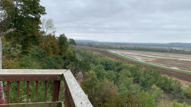 Eagle Bluffs Overlook Trailhead - Columbia, MO