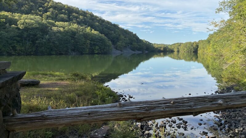 Killkenney Rocks Finger Rocks and Reservoir Loop - Farmington, CT