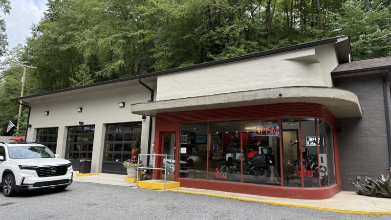 Dam Garage Gas Station - Fontana Dam, NC