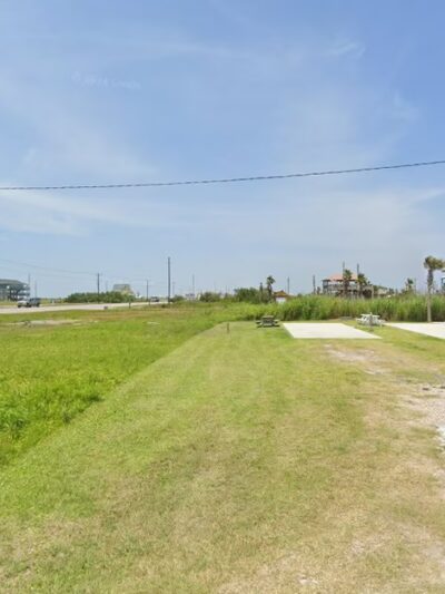 Many Waters RV Spot - Gilchrist, TX