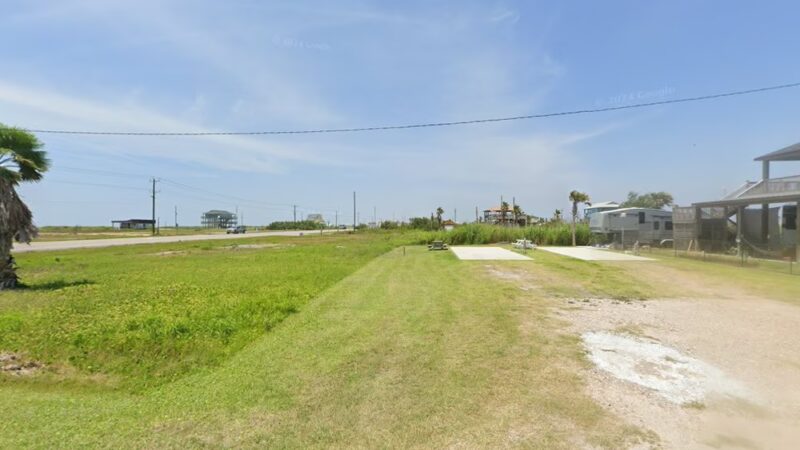 Many Waters RV Spot - Gilchrist, TX