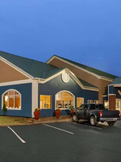 AmericInn by Wyndham Grinnell - Grinnell, IA