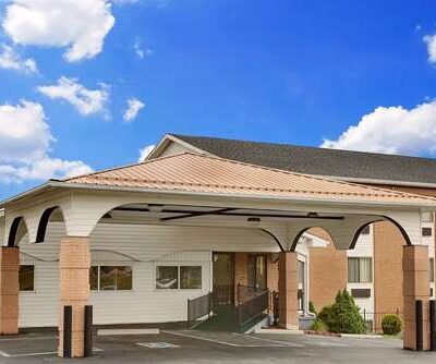 Super 8 by Wyndham Hillsville - Hillsville, VA