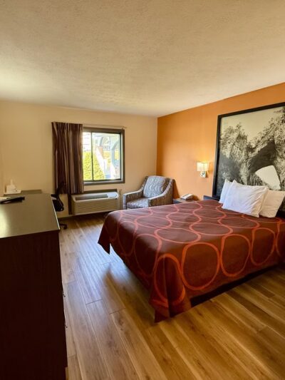 Super 8 by Wyndham Hillsville - Hillsville, VA