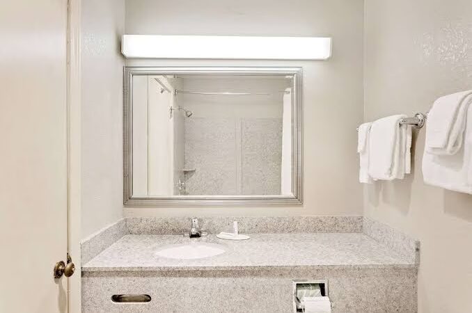 Super 8 by Wyndham Hillsville - Hillsville, VA