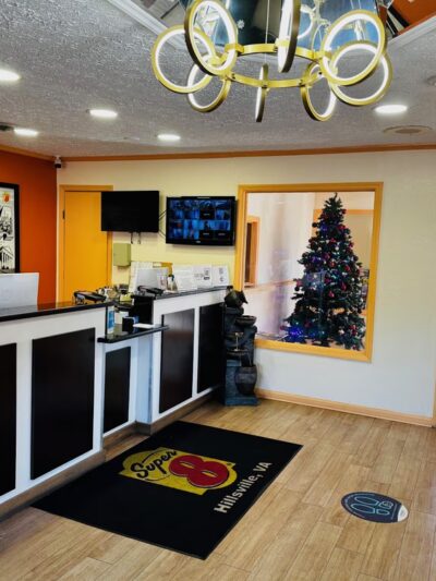 Super 8 by Wyndham Hillsville - Hillsville, VA