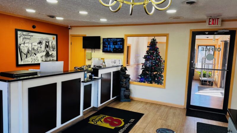 Super 8 by Wyndham Hillsville - Hillsville, VA