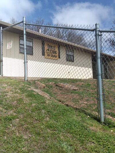 Paws and Claws Pet Shelter - Huntsville, AR