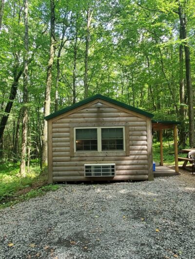 Whispering Oaks Cabins - Leeper, PA