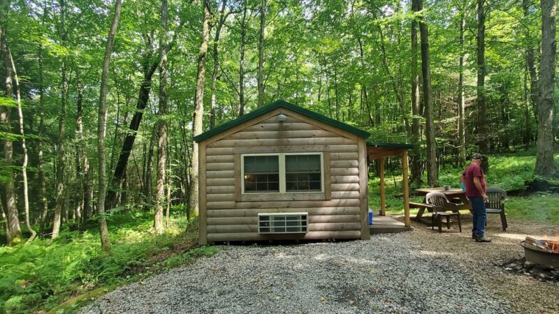 Whispering Oaks Cabins - Leeper, PA