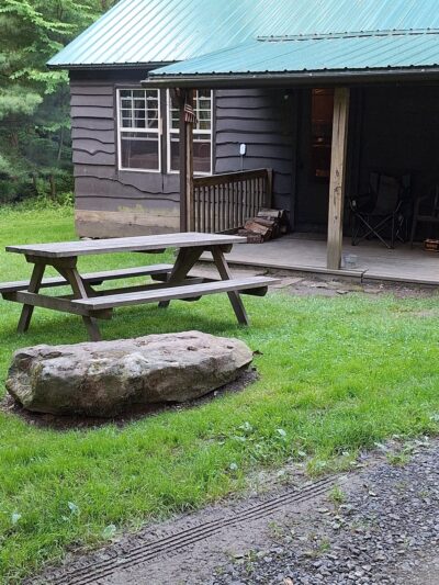 Whispering Oaks Cabins - Leeper, PA