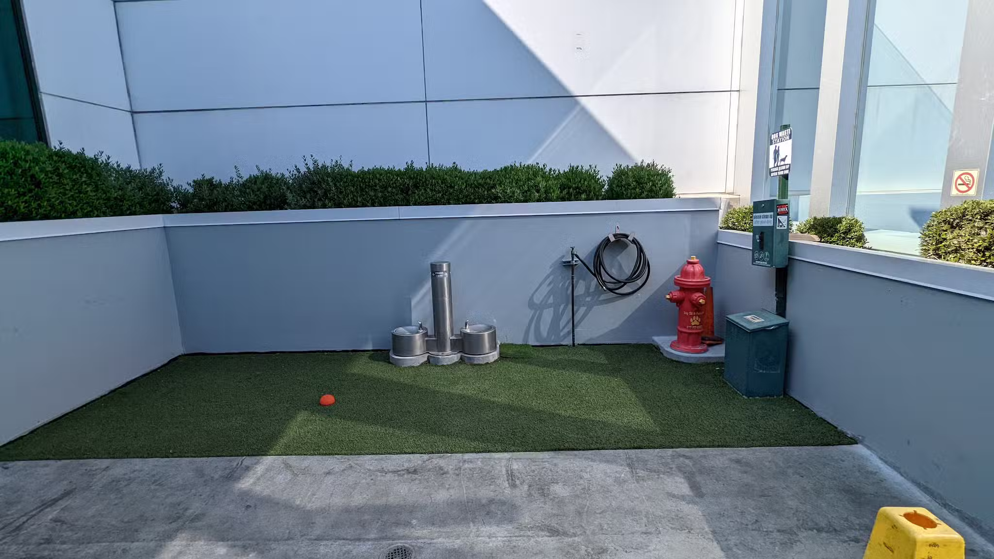Terminal 6 Pet Relief Area - Los Angeles, CA