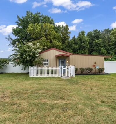 Majestic WOOF Lodge & K9 Adventure Park - Macclesfield, NC