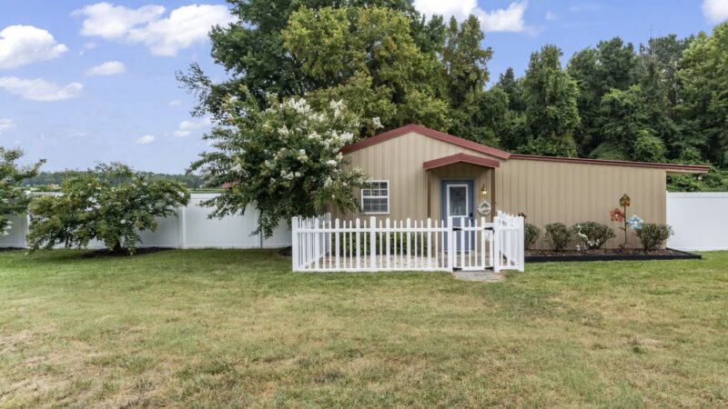 Majestic WOOF Lodge & K9 Adventure Park - Macclesfield, NC