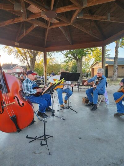 Washington Street Park - Mountain View, AR