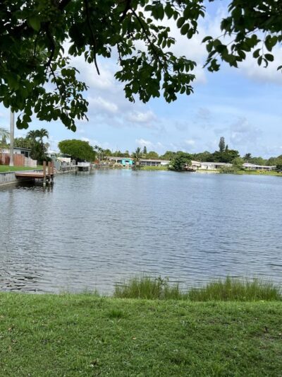 Royal Palm Park (North entrance) - Oakland Park, FL