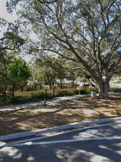 Turkey Lake Plaza Pet Area - Orlando, FL