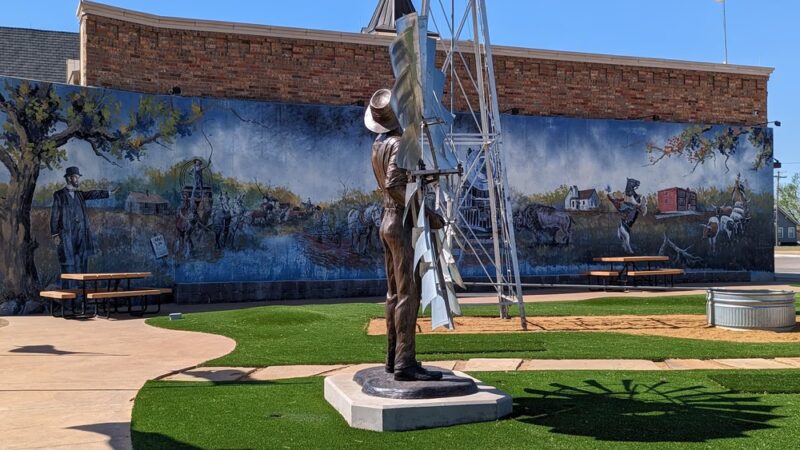 "Pioneer" Memorial Park - Waukomis, OK