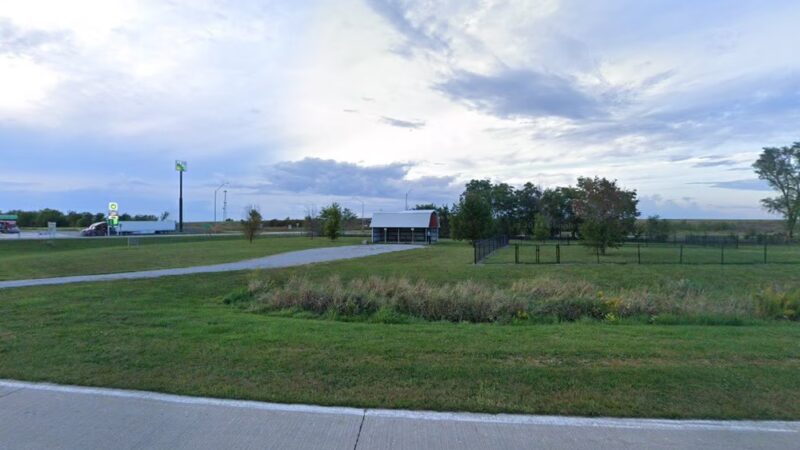 Batavia roadside dog park - Batavia, IA