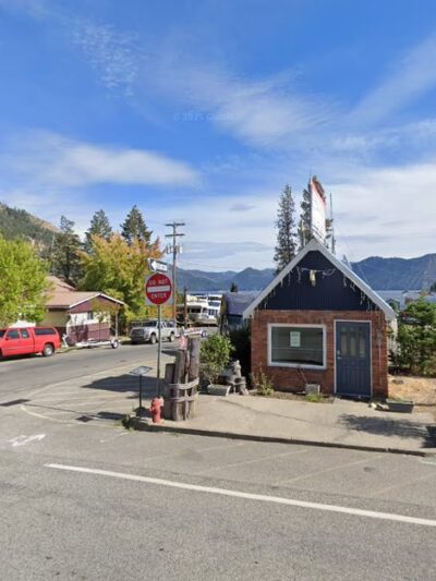 The Dog House - Bayview Marinas Central & Commerce - Bayview, ID