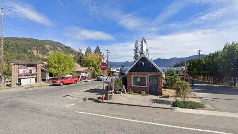The Dog House - Bayview Marinas Central & Commerce - Bayview, ID